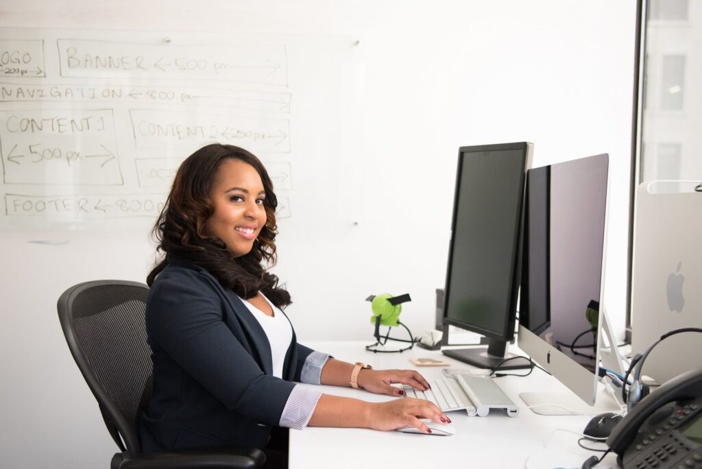 A women sitting at a desk